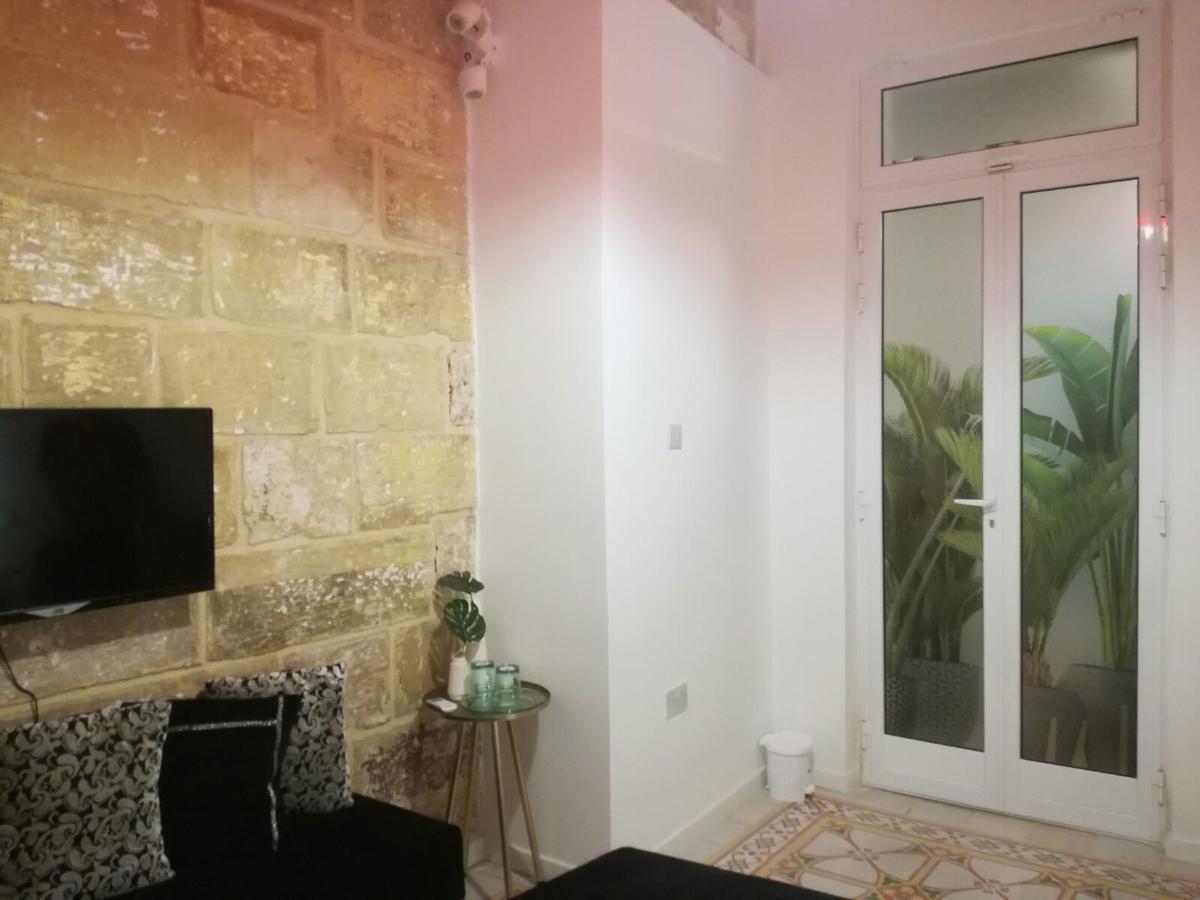 Squadron Base Hotel Luqa Exterior photo